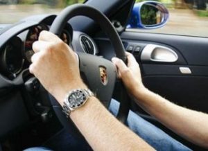 Nằm mơ lái xe ô tô là điềm báo gì – Giải mã liên kết giấc mơ và con số